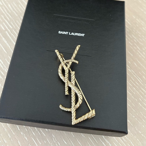 Saint Laurent Cassandre Brooch in Metal Gold Tone Wrapped Cord Texture YSL Logo - Picture 4 of 16